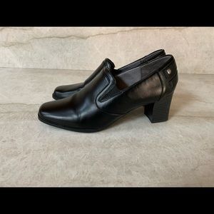 Life Stride Soft System Shoes.